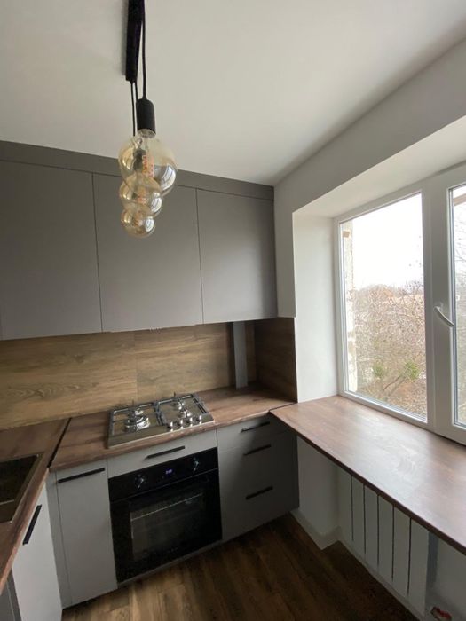 Продається тепла квартира з ремонтом