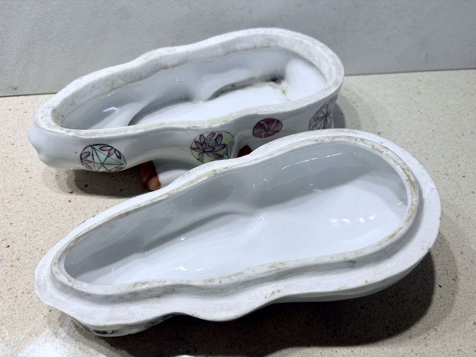 Antiga caixa de incenso japonesa “kogo”de porcelana em forma de coelho