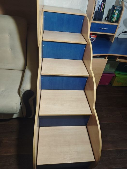 Продам детскую 2-х этажную спальню