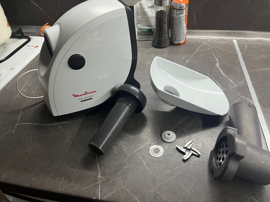 Мясорубка moulinex в рабочем состоянии потеряна деталь.