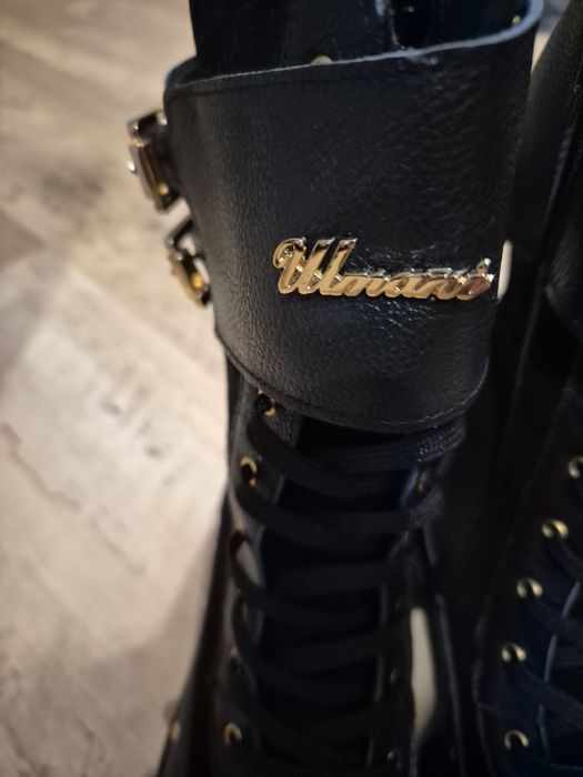 Czarne cudne traperki