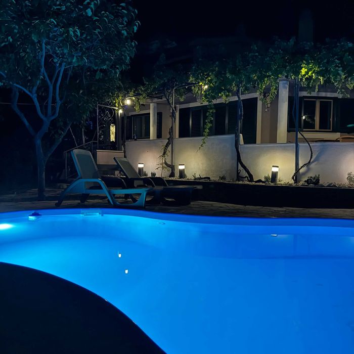 Chorwacja wakacje 26dom basen blisko Splitu widok jacuzzi nocleg morze