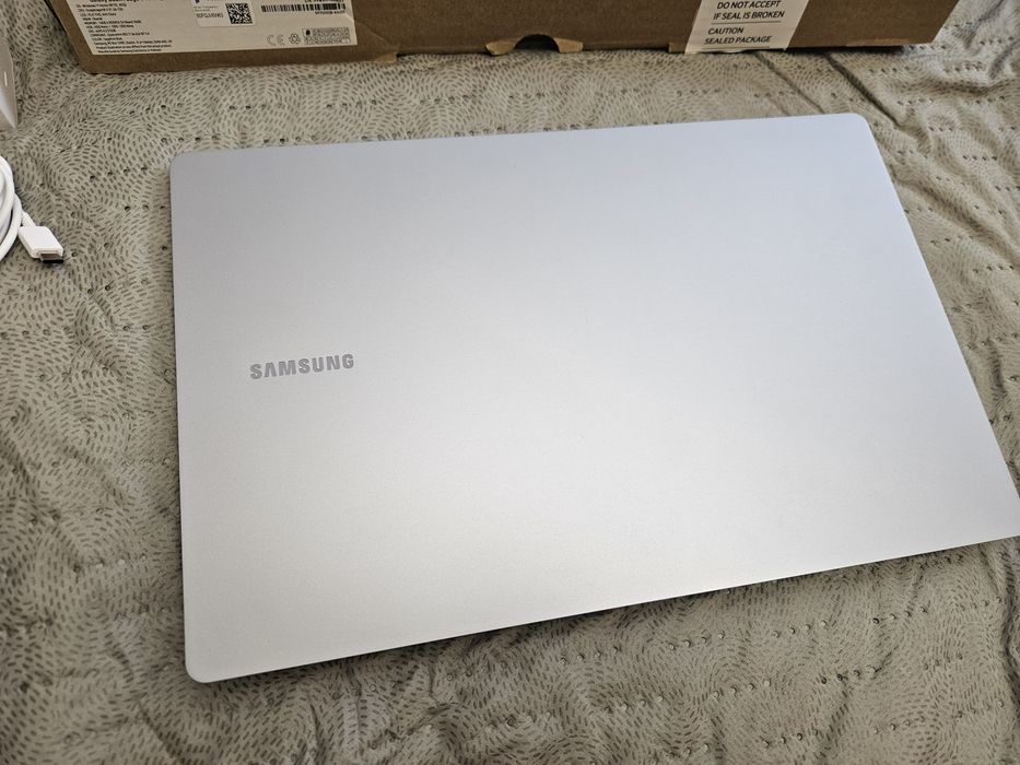 Laptop Samsung Galaxy Book4 Edge 750XQB-KA2 win11  16GB RAM / 512GB SSD nowy notebook