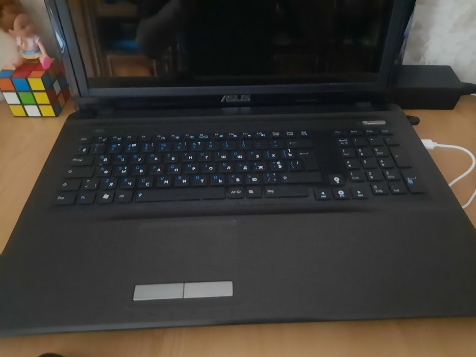 Asus a93s 18 дюймів