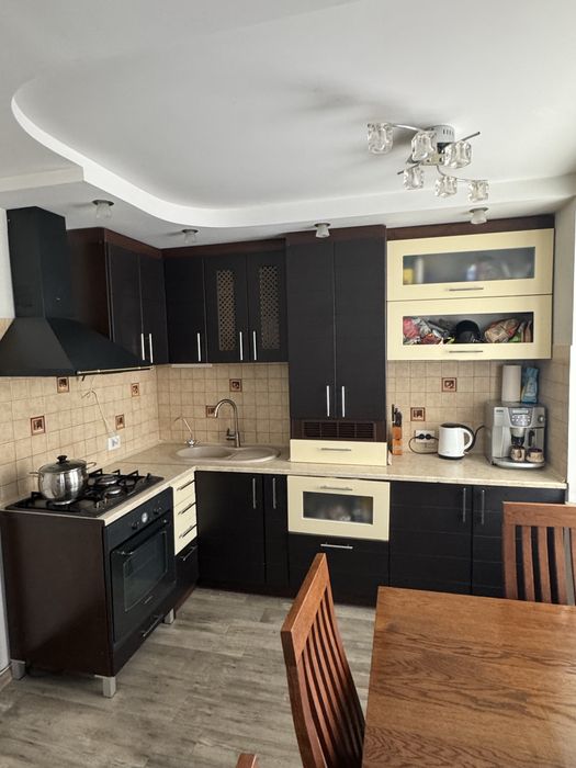 Кухня б/у з вбудованою технікою