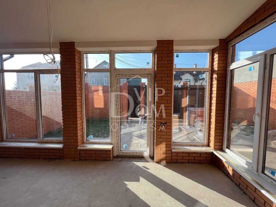 ПРОДАМ Отличный  Дом из кирпича и ракушечника Киевский район.