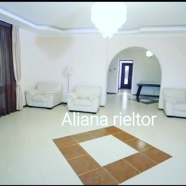 Будинок 350 м² біля моря • Генератор • Басейн • Великий підвал з сауно