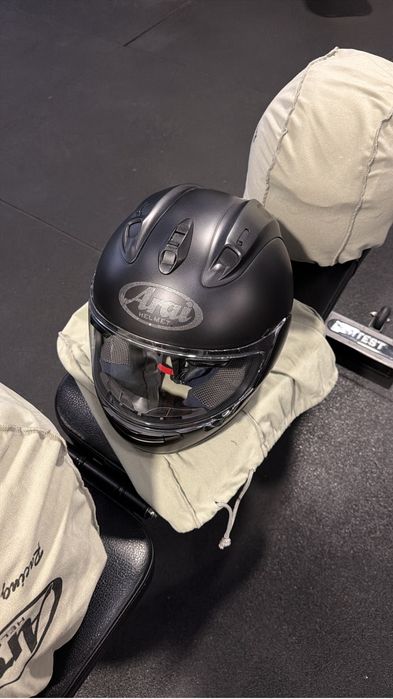 Arai RX-7V preto