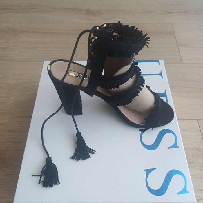 Guess piękne buty roz.40