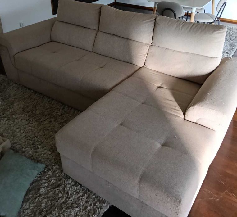 Sofá de 2metros com 4 anos beije