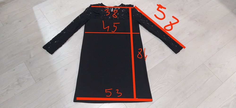 Sukienka z koronką Mohito 36