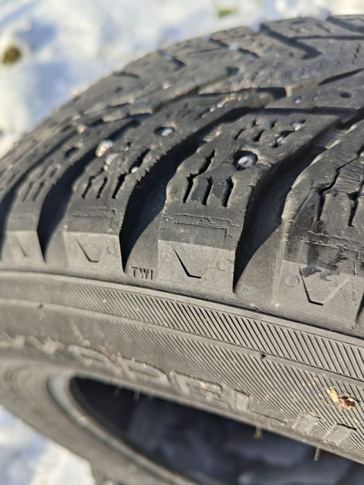 Opony wielosezon- zima 215/70 R 16 Nokian Hakkapelita 8 SUV
