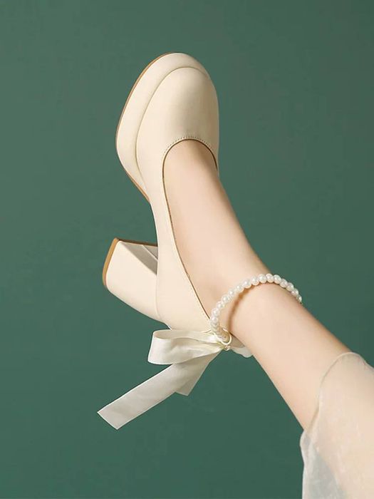 Buty na obcasie model Mary Jane
