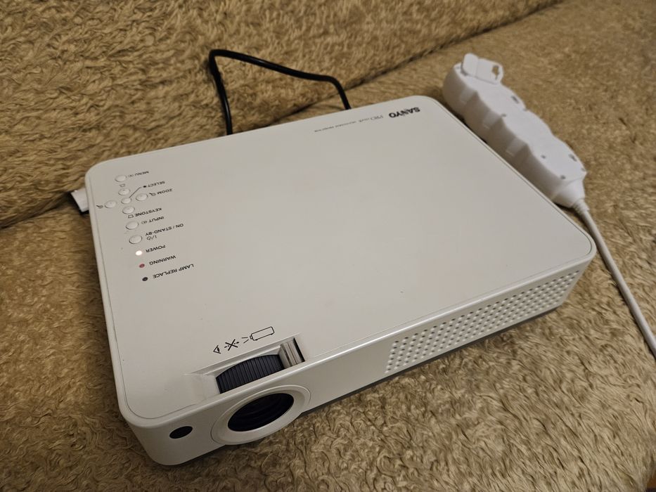 SANYO PLC-XW50 + pilot