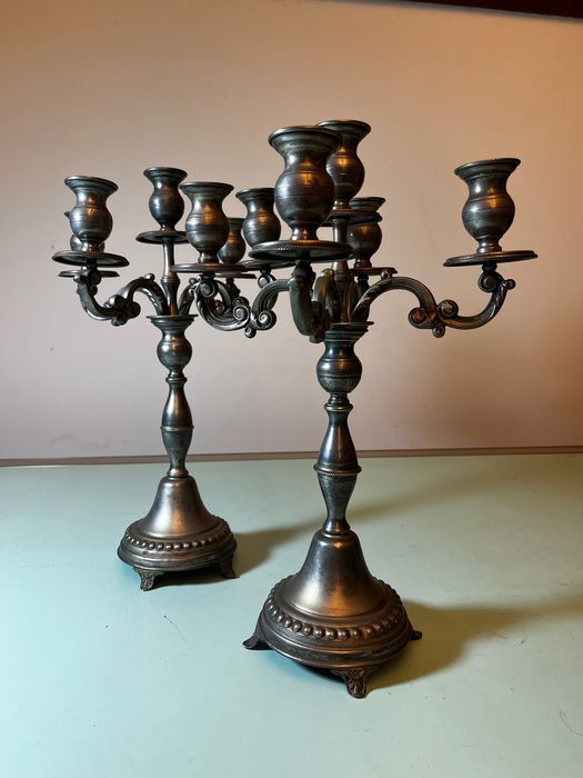 Dois castiçais de 5 velas