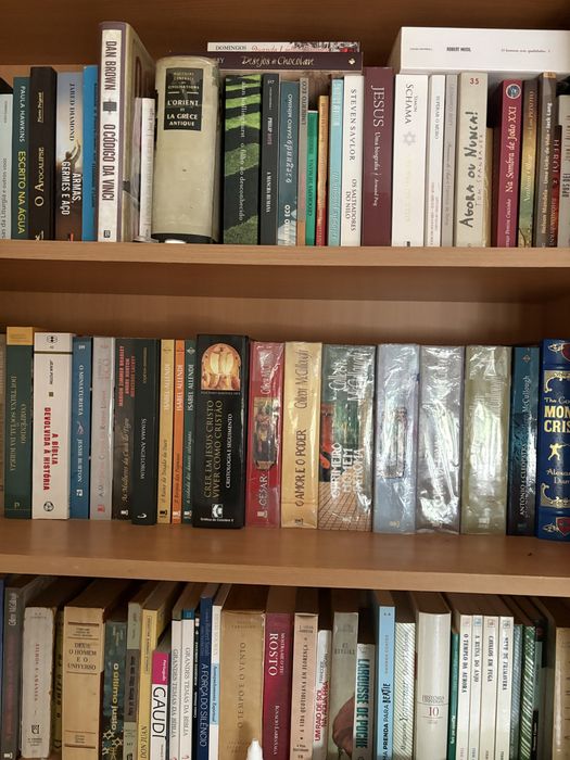 Livros enciclopedias e banda desenhada