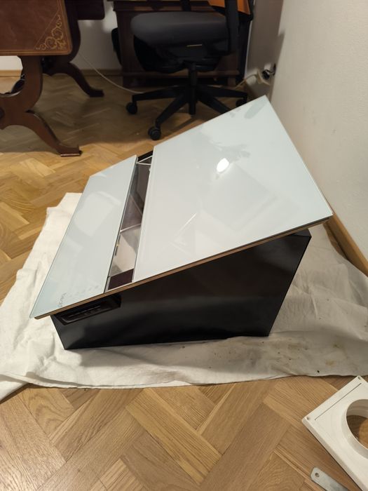 Nowoczesny szklany okap designerski Modernistyczny