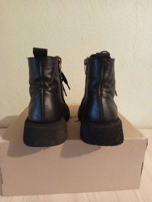 Шкіряні ботінки розмір 37