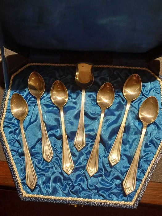 Seis Colheres de Café e Concha de Açúcar em Prata