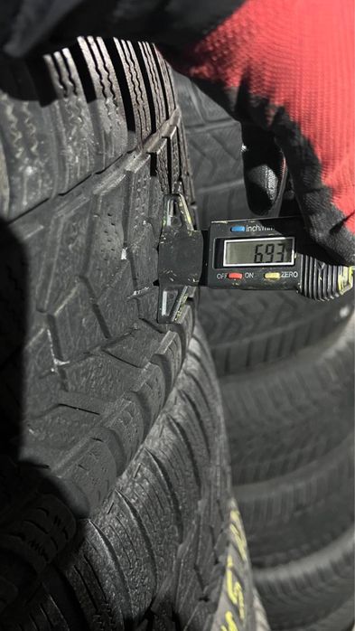 Комплект зимової гуми 225/50/18