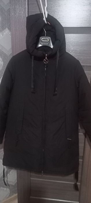 Стильна тепла жіноча куртка.