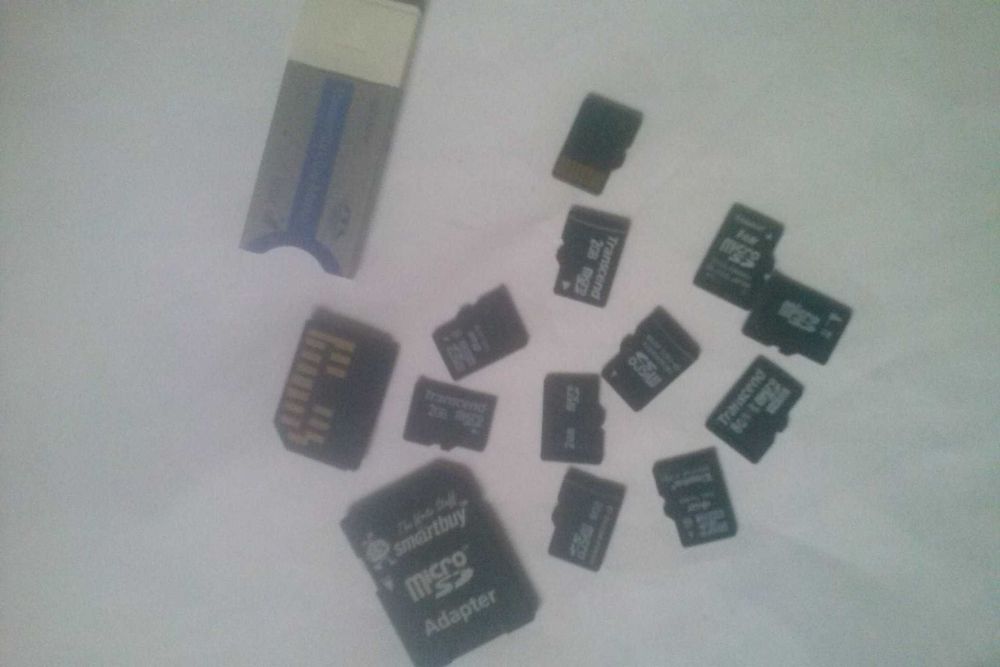 карти памяті до телефону 1 і 2 гб.  4 і 8гб
