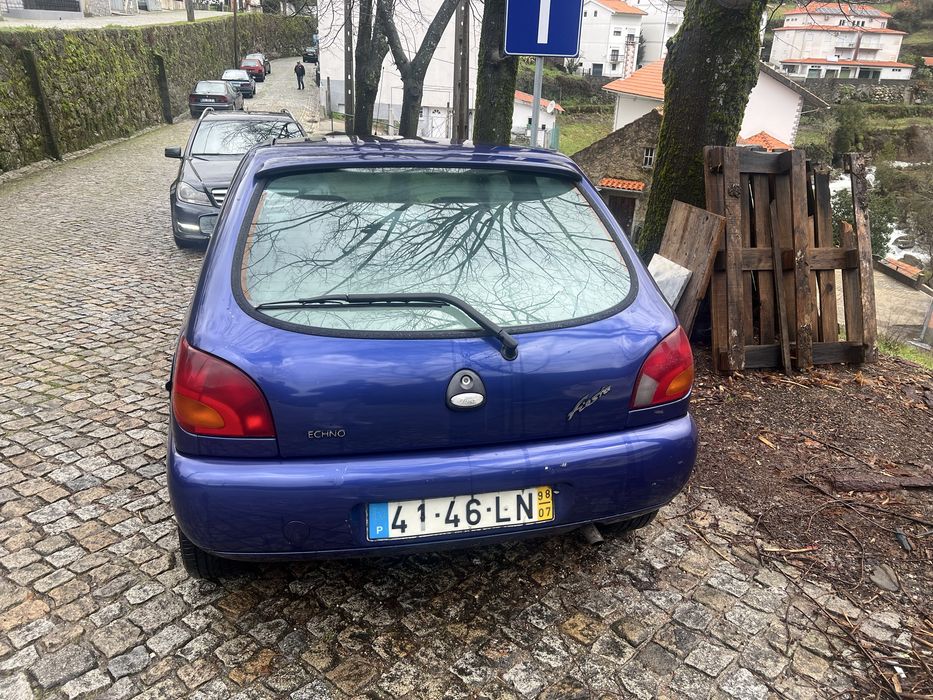 Ford fiesta 3 portas , inteiro