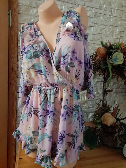 Letni damski kombinezon 40/42 różowy liliowe kwiaty falbany wakacje