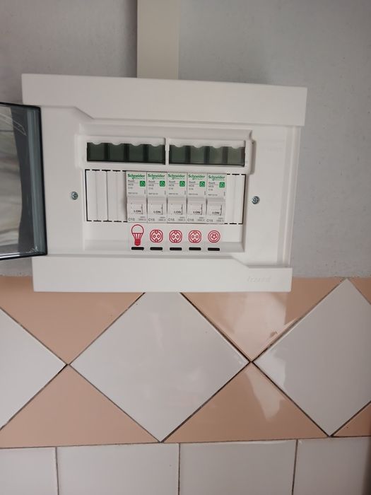 Якісно!Досвідчений електрик!