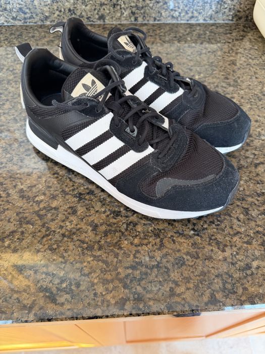 Sapatilha adidas ZX 700 HD