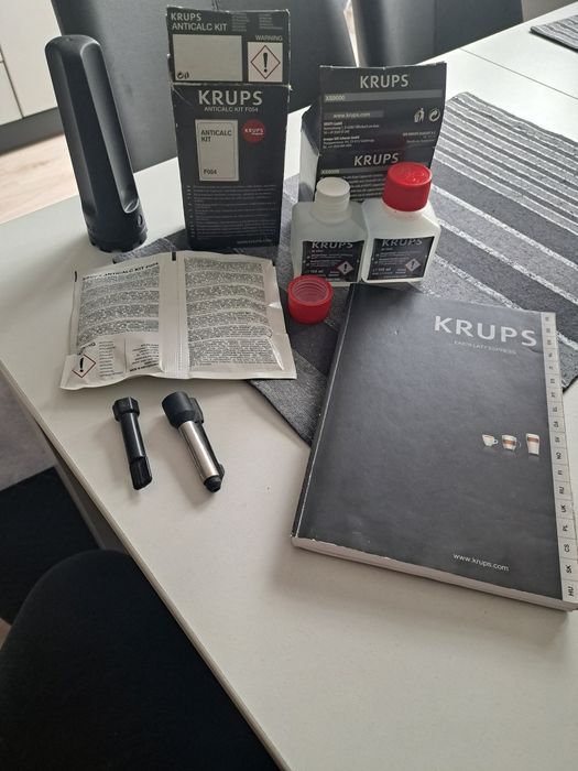 Ekspress Krups EA82..pojemnik do spieniania mleka młynek ,akcesoria ..