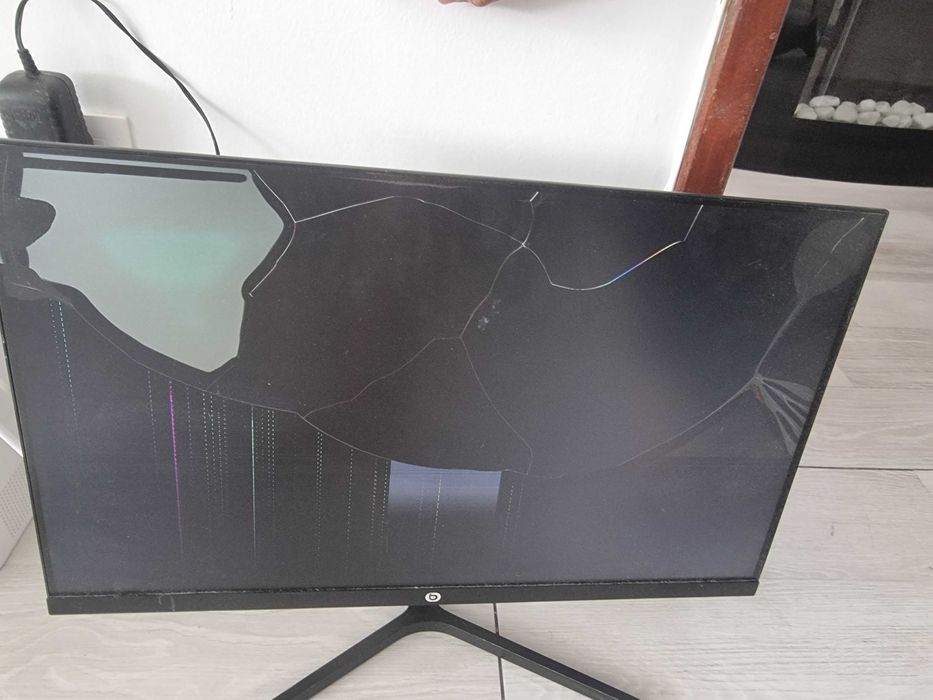 Monitor Essentiel b EB_E10-24-F – 24 Polegadas (Ecrã Partido)