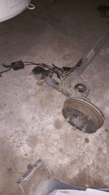 Belka tylnego zawieszenia renault twingo 2 2lift  dawca