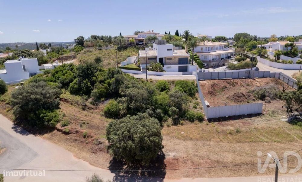 Casa / Villa em Mexilhoeira Grande de 255,00 m2