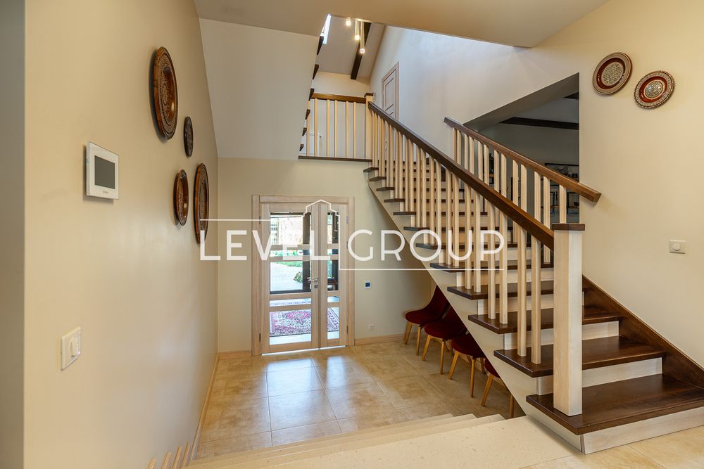 Vip!  Продаж будинку, c.Зазим'є , 315 кв.м з дизайнерським ремонтом