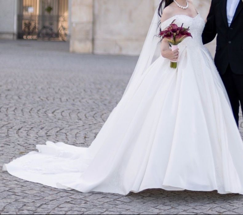 Продається весільна сукня