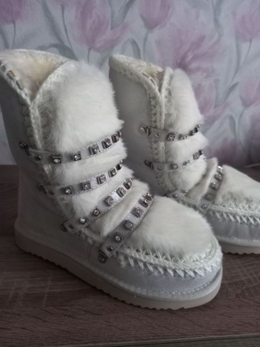 Угги жіночі.