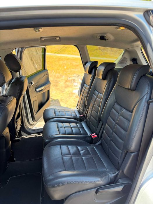 Ford S-MAX – 7 Lugares | Espaçoso | Confortável | Ideal para Família