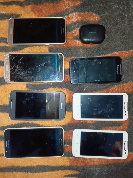 Телефони одним лотом та блютуз навушники