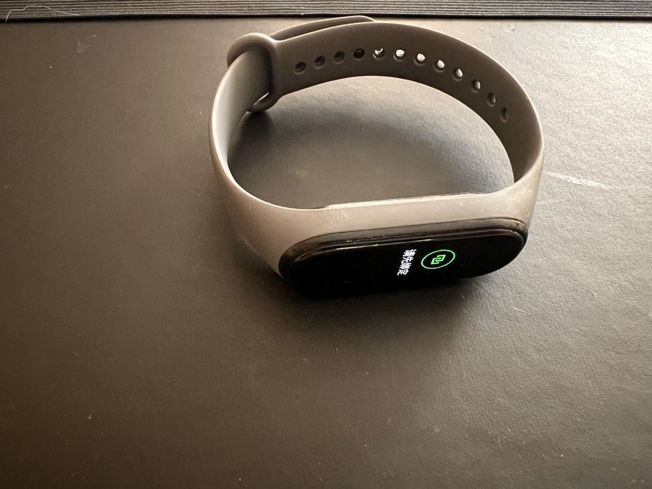 Mi band 4 (браслет)