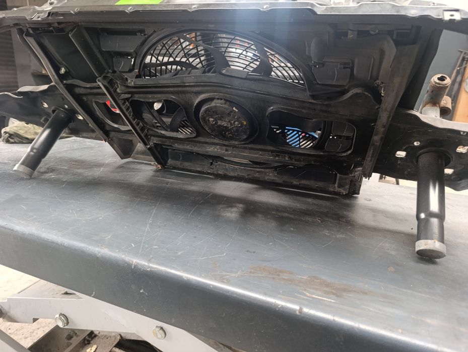 BMW E39 pas przedni, wentylator,plus chłodnice
