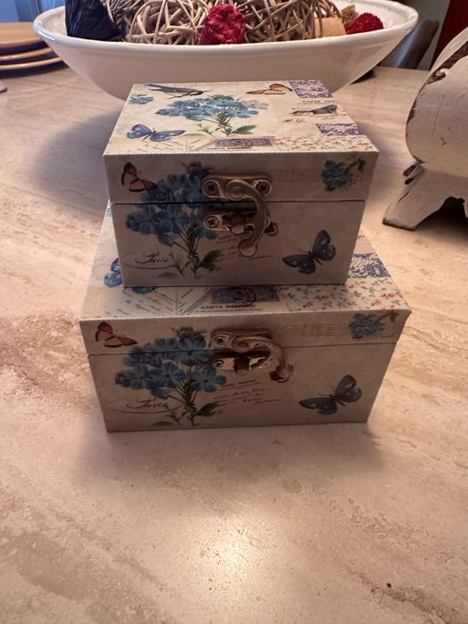 Vendo 2 caixas para decoracao e guarda - joias