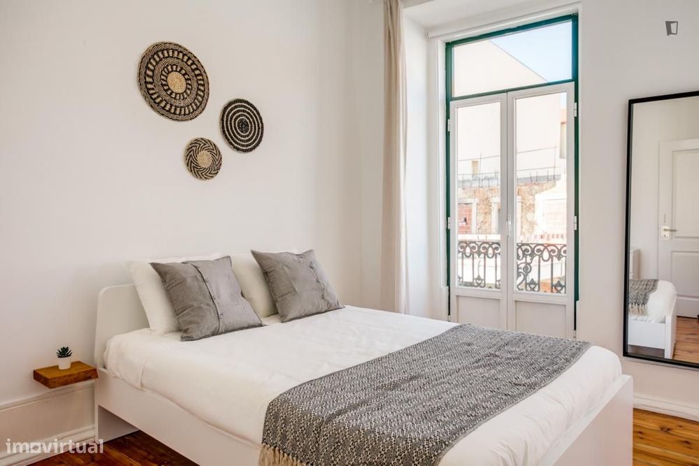 Quarto - localizado em Santos Lisbon