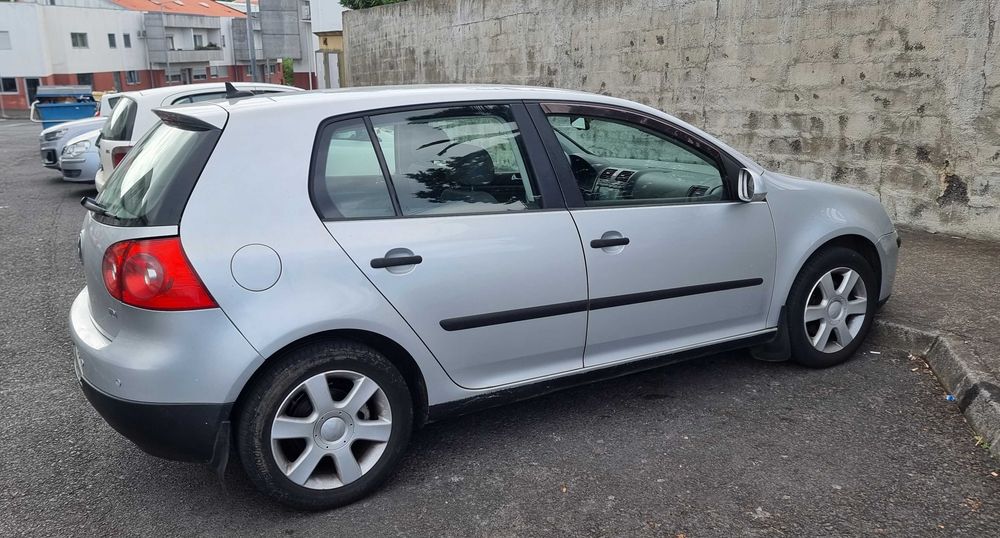 Volkswagen Golf V 1.9 TDI Dsg 8000€