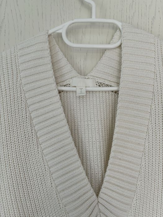 Bialy ocieplacz kamizelka sweterkowa