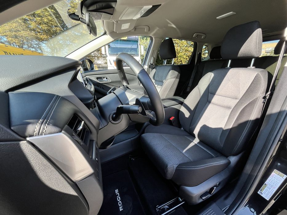 Nissan Rogue SV awd 2025p гарний стан авто