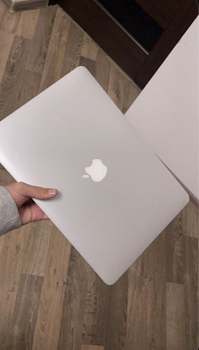 MacBook Air 13” 2014 • i5 • 4GB • 128GB SSD • Працює стабільно