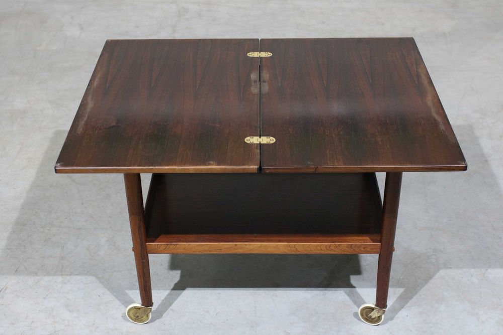 Carrinho de chá Grete Jalk em pau santo | Design Nórdico