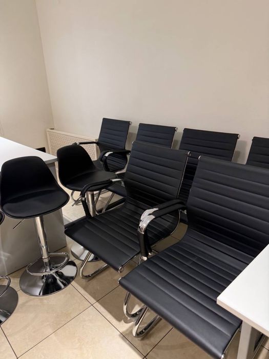 Оптовий продаж офісних крісел для бізнесу.