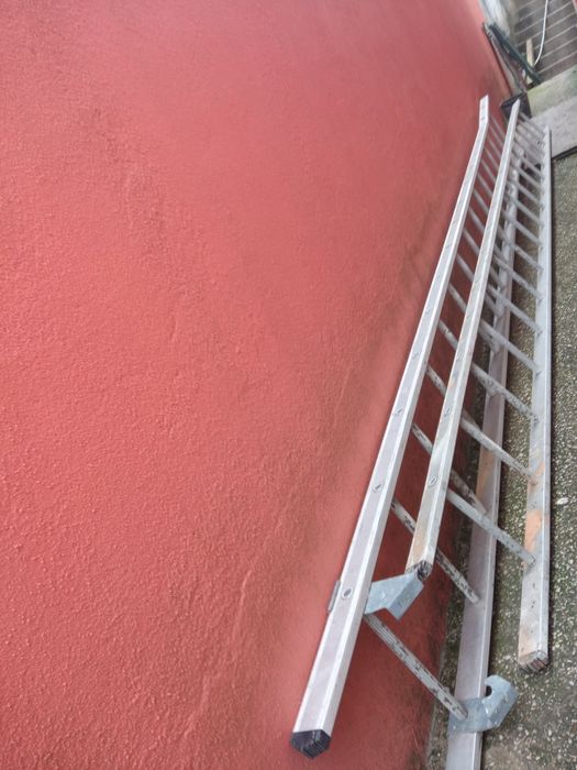 Escadas com 5 metros de comprimento cada parte